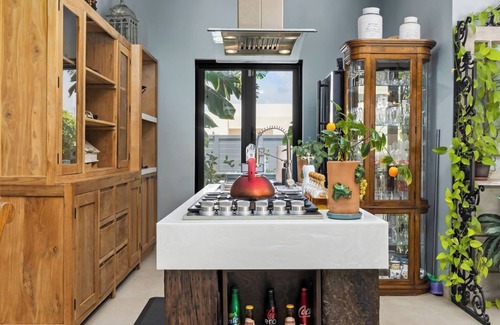 Washington House | 2BR Private Pool ~ OutdoorDining ~ Amazing Gardens