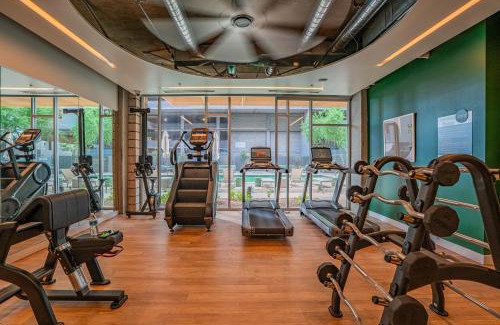 Evans Churchill Apartment | 2BR Roosevelt Row Gym Pool Parking Sleeps 8