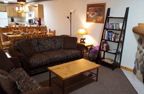 Oglesby Villa | 2BR Rustic Villa Retreat Next to Starved Rock State Park