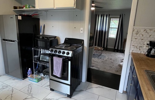 Chickasha House | 2BR, Sleeps 6, fenced yard for pets