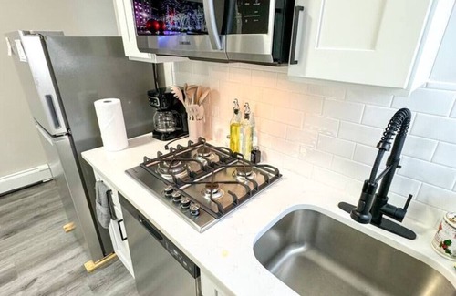 North Ironbound Apartment | 2Br Smart Apart near Airport