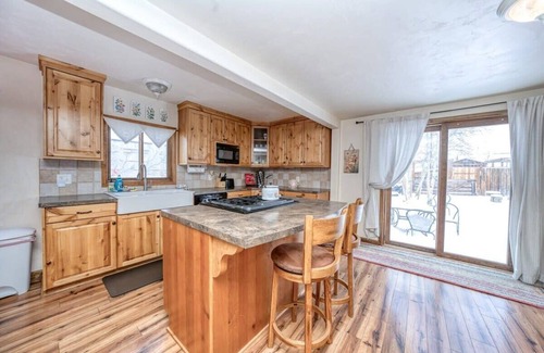 Leadville North House | 2BR Victorian Retreat Near Trail & Pet Friendly