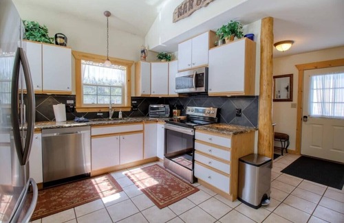 Leadville Cabin | 2BR w/Loft - Fireplace, BBQ, Horseshoe Pit, Swing