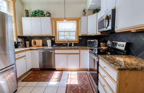 Leadville Cabin | 2BR w/Loft - Fireplace, BBQ, Horseshoe Pit, Swing