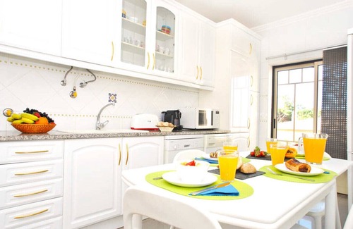 Oura Apartment | 2BR w/Pool & Balconies – Sta. Eulália, Albufeira