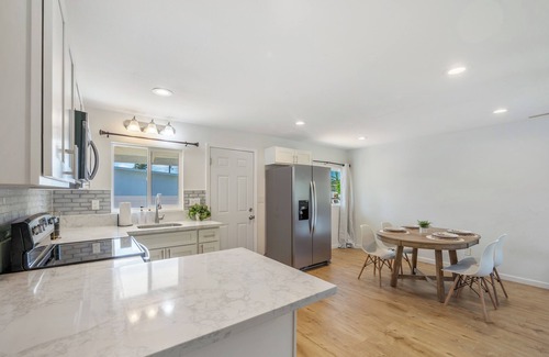 Wahiawa House | 2BR Wahiawa Sleeps 4 + AC WiFi Parking + Surf & Hike