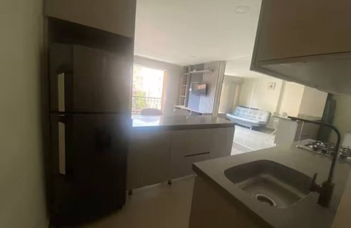 Bello Apartment | [2BR] WIFI UHS + Gourmet Kitchen+ Workspace + HotShower (BEST LOCATION)