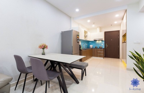 Phu Nhuan Apartment | 2Brs Apartment near Tan Son Nhat Airport, Free Gym & Pool