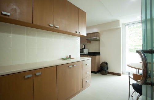 Khlong Toei Nuea Apartment | 2C - 2 Bedroom Downtown Apartment with shared Pool