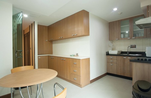 Khlong Toei Nuea Apartment | 2C - 2 Bedroom Downtown Apartment with shared Pool