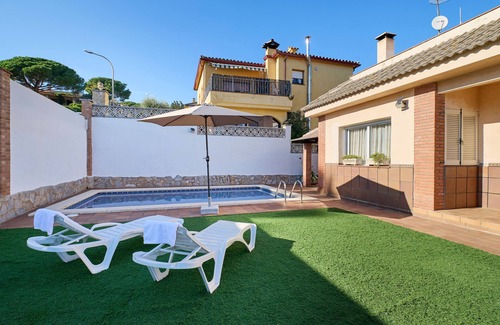 Blanes Villa | 2DP01 - Cozy 4 bedroom house with garden and private pool located near the beach