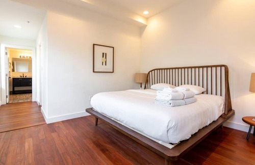 South Pointe Apartment | 2min WALK 2 Beach 4beds 2 Baths Pet OK