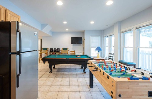 Corolla Village House | 2min Walk to Beach, Pool, Spa, Game Room, Big Yard