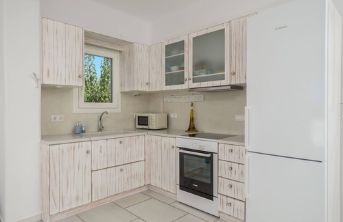 Agia Anna House | 2mins from Agia Anna/Plaka beach, family-friendly, quiet with backyard + garden