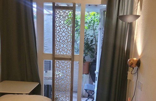 Duivendrecht House | 2mx3m bedroom +1mx1m bathroom near metro Van der Madeweg station