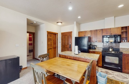 Peak 9 Condo | 2nd-floor condo near downtown with hot tubs, pool & gym - walk to lifts