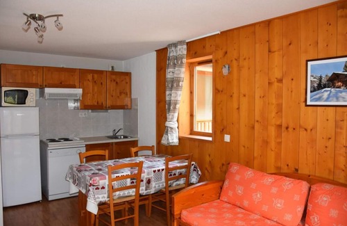 Pralognan-la-Vanoise Apartment | 2nd floor, swimming pool, balcony, parking, tv, ski locker, 36m², Pralognan-la-Vanoise
