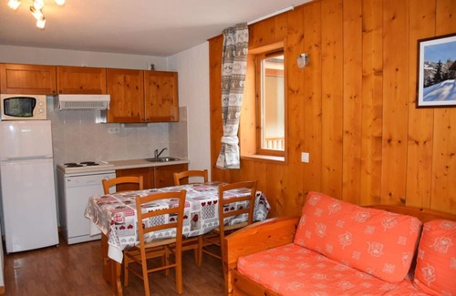 Pralognan-la-Vanoise Apartment | 2nd floor, swimming pool, balcony, parking, tv, ski locker, 36m², Pralognan-la-Vanoise
