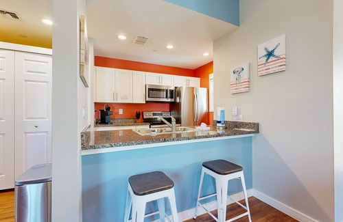 Port Aransas Condo | 2nd Floor, Shared Pool, Hot Tub, Golf Cart Access