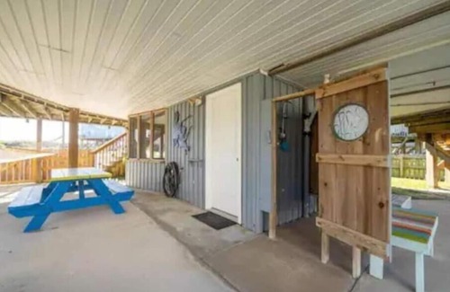 North Topsail Beach House | 2nd row, beach access, pet friendly w/fenced yard