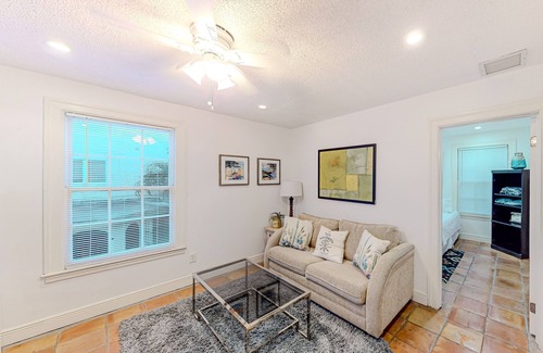Old Northwood Cottage | 2nd-story apartment with central AC & stackable W/D - near beach/attractions
