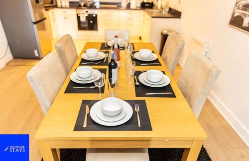Bordesley Apartment | 2ndHomeStays I Birmingham | Ensuite | Parking&WiFi