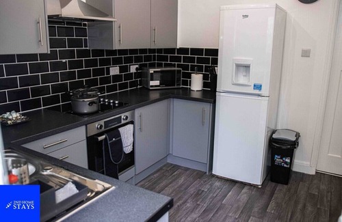 Stoke-on-Trent Apartment | 2ndHomeStays I City I Sleeps 5 I Contractors