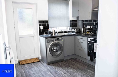 Stoke-on-Trent Apartment | 2ndHomeStays I City I Sleeps 5 I Contractors