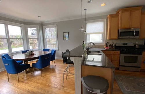 Cabbagetown House | 3/2.5: Walk to Beltline and dining; firepit, BBQ, Apple TV, sleeps 5