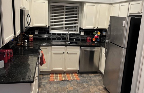 Eleven Mile Corner House | 3/2 Home in Peaceful Neighborhood close to Golf, Nature, Skydiving Pet-Friendly