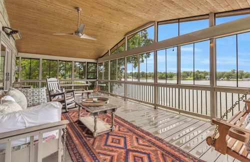 Lyman Cabin | 3/2 Lake Front - Hot Tub - 2 King Beds - Sleeps 8