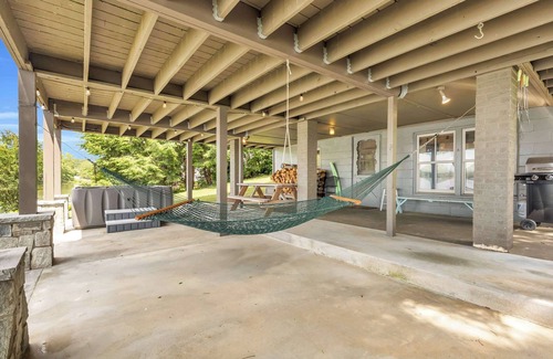 Lyman Cabin | 3/2 Lake Front - Hot Tub - 2 King Beds - Sleeps 8