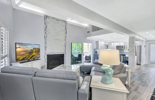 Captiva House | 3/2, Pool, Tennis Crts, Bikes/Kayaks/SUP's, Pool/PPong Table, Steps to Beach