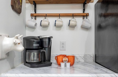 Northport House | 3.8 mi to UA/ King Bed/Large Yard