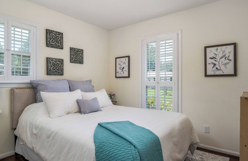 Northport House | 3.8 mi to UA/ King Bed/Large Yard