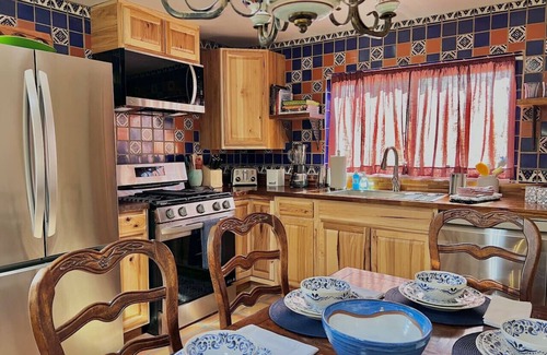 Las Cruces House | 3 bd/Full kitchen/fenced yard near Field of Dreams
