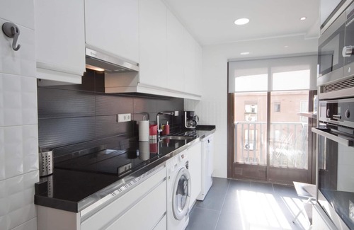 Barrio de La Latina Apartment | 3 bdm, bright, elevator in old Madrid