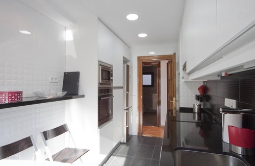 Barrio de La Latina Apartment | 3 bdm, bright, elevator in old Madrid