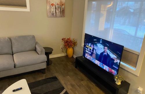 Regina Villa | 3 BDR - Bonus Room - King Bed - Garage - Near Airport