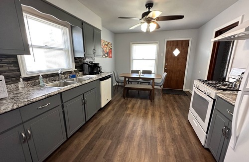 La Salle House | 3 BDR HOME - Fully Fenced Yard - 10 Mins to Starved Rock!