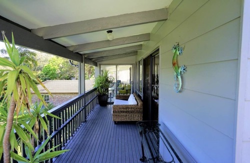 Malua Bay House | 3 BDR house with spa, walking distance to Malua Bay beach