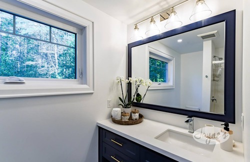 Port Sydney Cottage | 3 bdrm, 2 bath cottage on Mary Lake, Port Sydney, New Renovation!