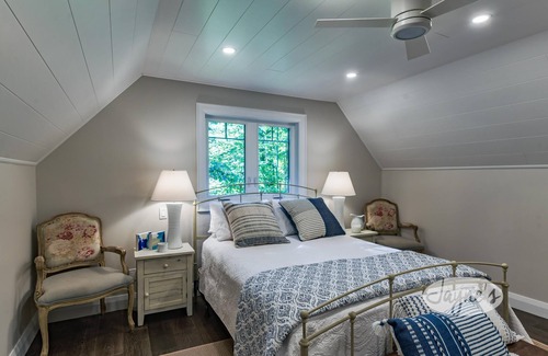 Port Sydney Cottage | 3 bdrm, 2 bath cottage on Mary Lake, Port Sydney, New Renovation!