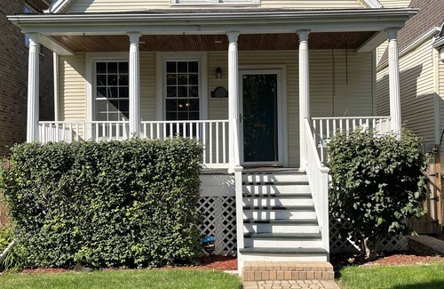 Irving Park East House | 3 Bdrm 2 Bath House Sleeps 8-10 in Chicago 2.5 miles to Wrigley w/2 car garage.