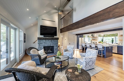 Muskoka Lakes Cottage | 3+ bdrm, 3 bath, Bunkie, Luxury, Lake Muskoka, Miles of boating on the Big 3!