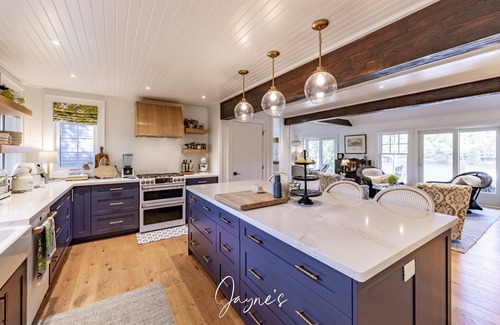 Muskoka Lakes Cottage | 3+ bdrm, 3 bath, Bunkie, Luxury, Lake Muskoka, Miles of boating on the Big 3!