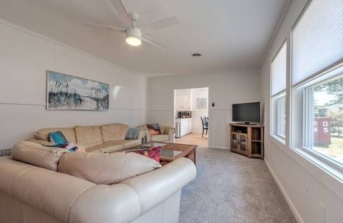 Saunderstown House | 3 Bdrm Pettaquamscutt Home!