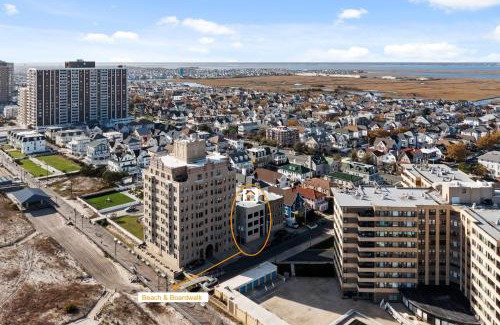 Atlantic City House | 3 Beachfront Apts with 12BR 6BA in AC