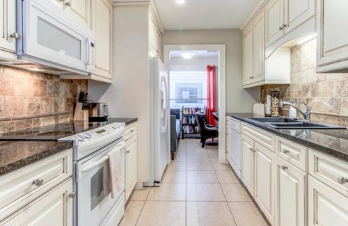 Wilmington Historic District House | 3-bed, 2.5 bathroom, Downtown Front St. Wilmington With Off Street Parking Lot