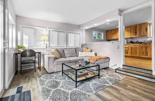 Zenda House | 3-bed 2-bath fully remodeled house walking distance to Lake w/parking for Boat!